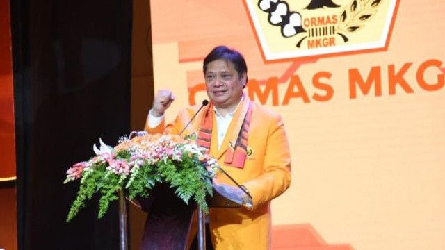 Hadiri HUT MKGR di Makassar, Airlangga Hartarto Bagikan 1.100 Beasiswa bagi Pelajar di Sulsel